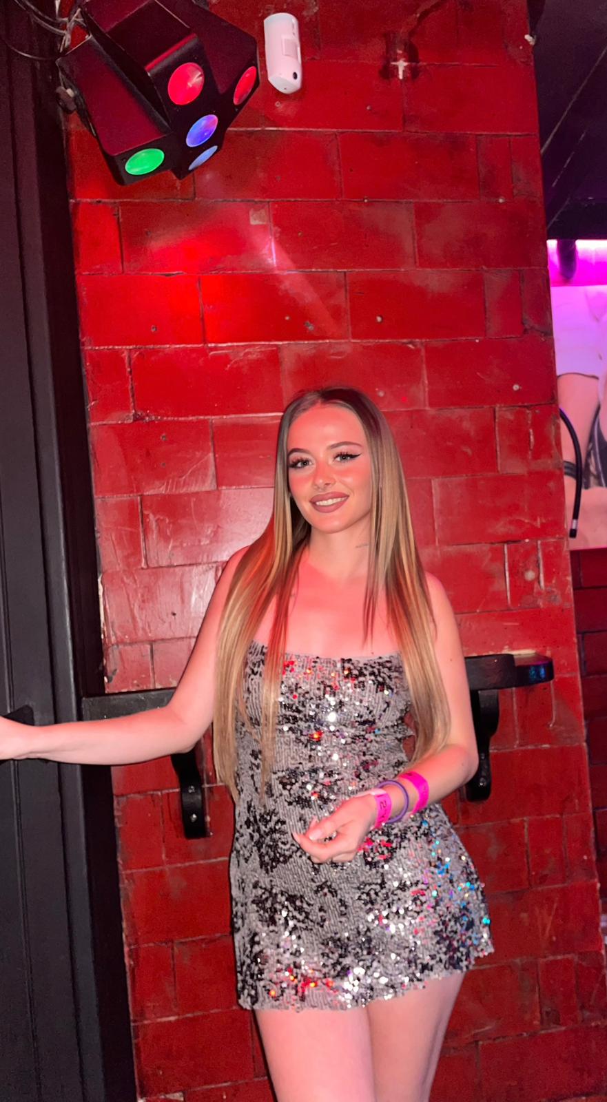 Escort - KAROL - Ibiza Tops